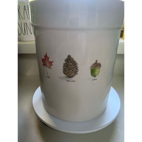 Rae Dunn Fall Leaf Pinecone
Acorn Crock - Picture 3 of 3